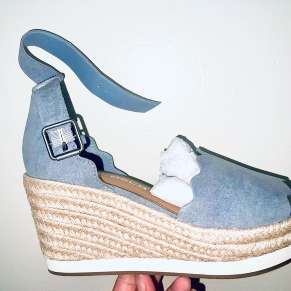 Wedge - Picture 2 of 5